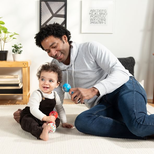 BABY EINSTEIN HRAČKA CHRASTÍTKO SHAKE & GROOVE™ 2KS, 0M+ - MOTORICKÉ A HUDEBNÍ - PRO DĚTI