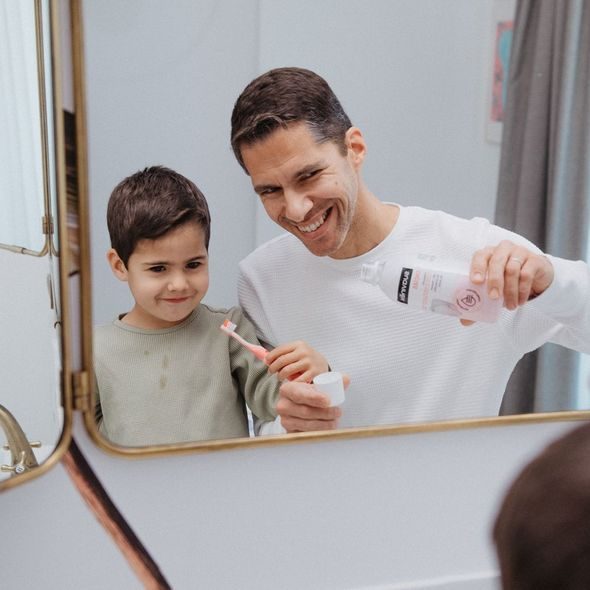 SUAVINEX DĚTSKÝ KARTÁČEK NA ZOUBKY KIDS 2-6 LET - ZUBNÍ KARTÁČKY A PASTY - KOUPÁNÍ A ZDRAVÍ