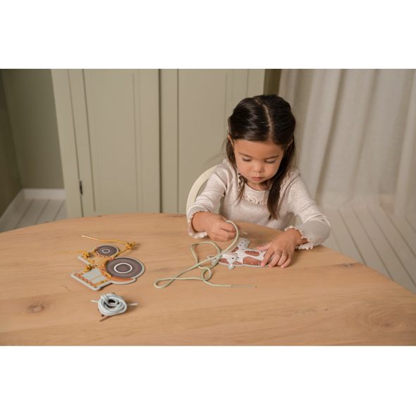 LITTLE DUTCH ŠNĚROVACÍ KARTY FARMA - NAVLÉKÁNÍ - PRO DĚTI