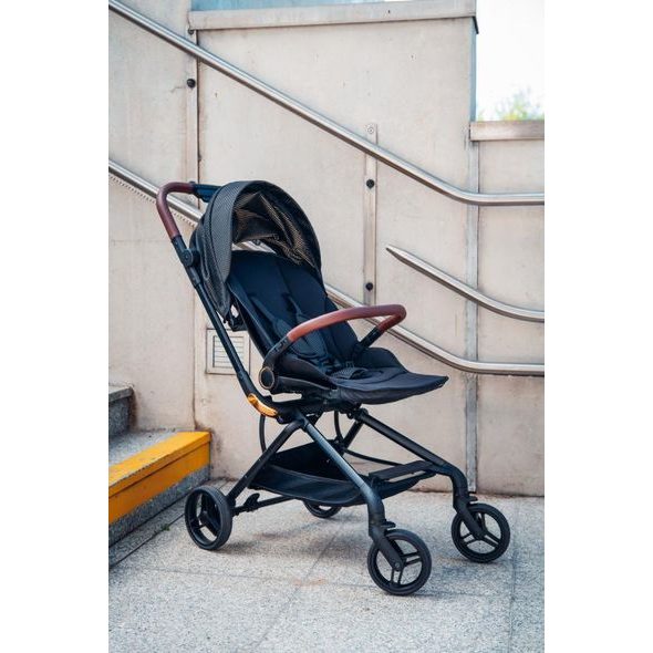 MOMI ADELLE ČERNO ZLATÝ - SPORTOVNÍ KOČÁRKY - KOČÁRKY A PŘÍSLUŠENSTVÍ