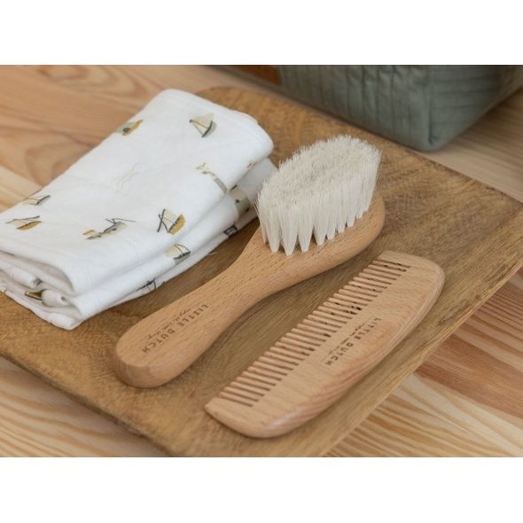 LITTLE DUTCH DĚTSKÝ HŘEBEN A KARTÁČ DŘEVĚNÝ - HŘEBÍNKY A KARTÁČKY - KOUPÁNÍ A ZDRAVÍ