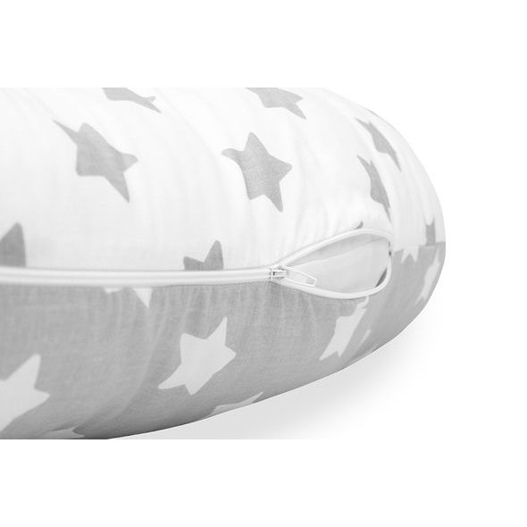 SCAMP KOJÍCÍ POLŠTÁŘ VE TVARU C (GREYWHITESTARS) - KOJÍCÍ POLŠTÁŘE - KRMENÍ