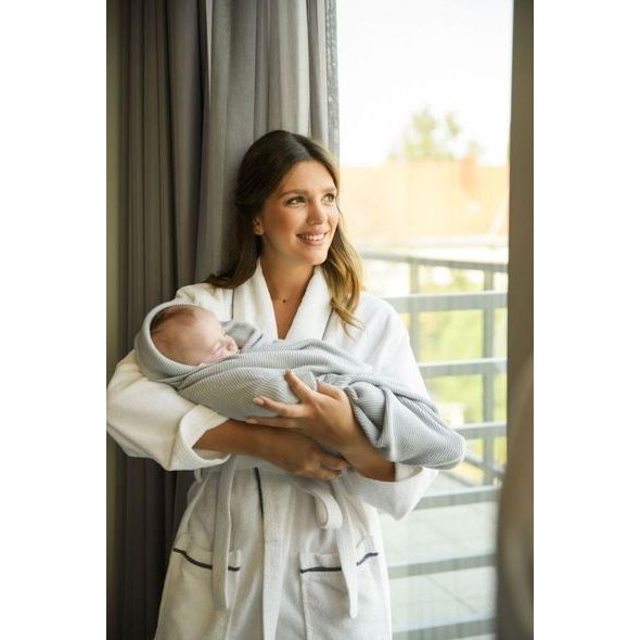 MOMI DĚTSKÁ PLETENÁ DEKA MOMI HUG ŠEDÁ - DĚTSKÉ DEKY PRO MIMINKA - SPINKÁNÍ