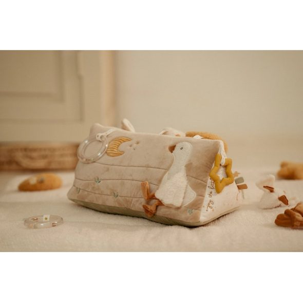 LITTLE DUTCH POLŠTÁŘEK TROJHRANNÝ S AKTIVITAMI NEWBORN NATURALS - FARMA - PRO DĚTI