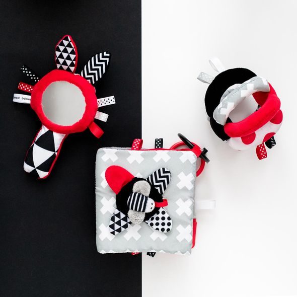 CANPOL BABIES KONTRASTNÍ MÍČEK S CHRASTÍTKEM SENSORY - CHRASTÍTKA - PRO DĚTI