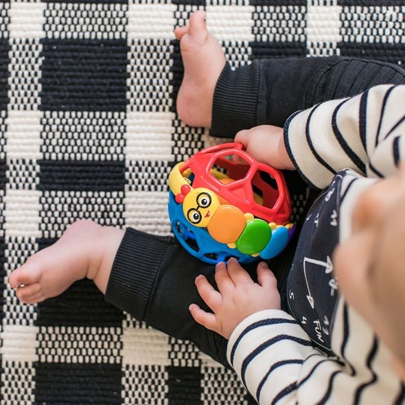 BABY EINSTEIN KOUSÁTKO MÍČEK BENDY BALL™ 3M+ - KOUSÁTKA - PRO DĚTI