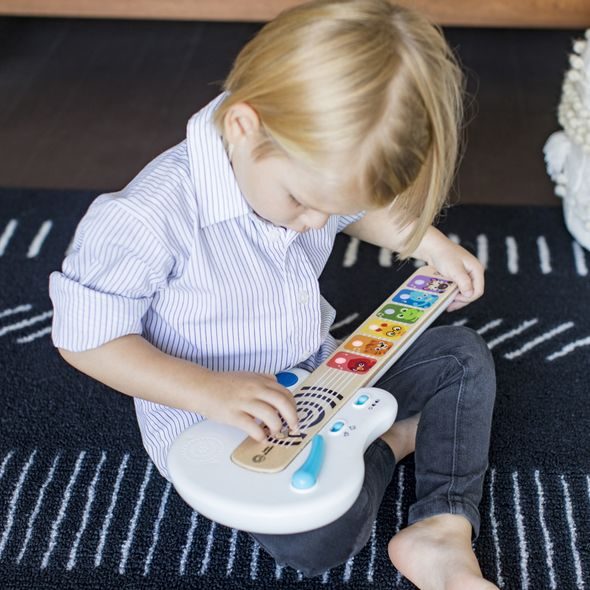 BABY EINSTEIN KYTARA DOTYKOVÁ STRUM ALONG SONGS™ MAGIC TOUCH™ HAPE 12M+ - HUDEBNÍ NÁSTROJE - PRO DĚTI