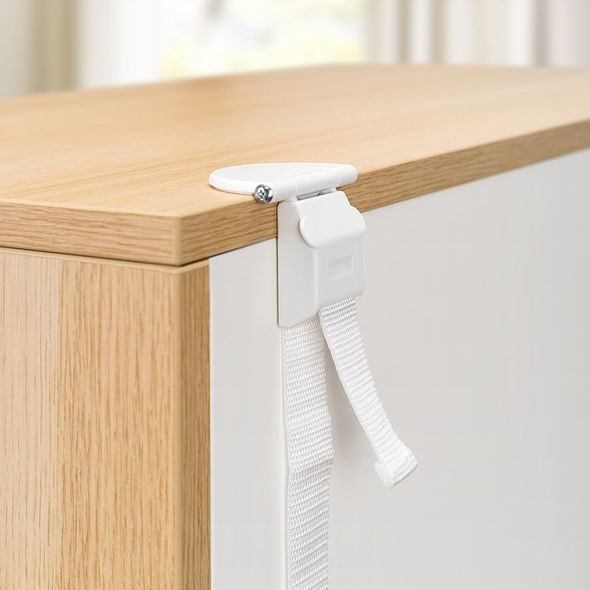 REER DRŽÁK NÁBYTKU ANTI-TIP KIT - BEZPEČNOST DĚTÍ V DOMÁCNOSTI - KOUPÁNÍ A ZDRAVÍ