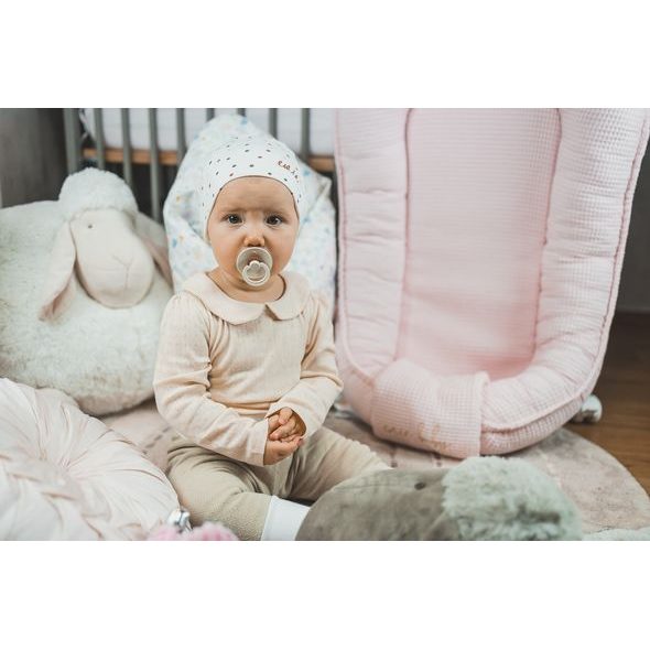 ENIE BABY DĚTSKÁ ČEPICE 1-3M DOTS CREME - ČEPIČKY A KLOBOUČKY - PRO DĚTI