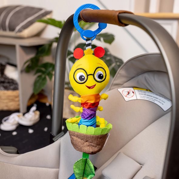 BABY EINSTEIN HRAČKA S CHRASTÍTKEM NATAHOVACÍ NA C KROUŽKU CAL-A-PULLER™ 0M+ - HRAČKY K ZAVĚŠENÍ - PRO DĚTI