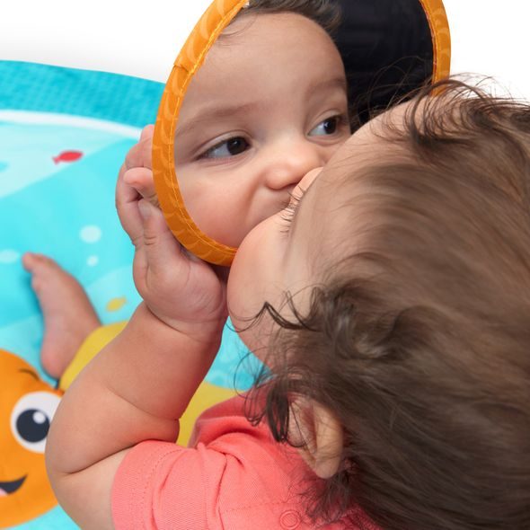 BRIGHT STARTS DEKA HRACÍ PRO ROZVOJ MOTORIKY A SMYSLŮ FINDING NEMO POP 'N WIGGLE™, 0M+ - HRACÍ DEKY - PRO DĚTI