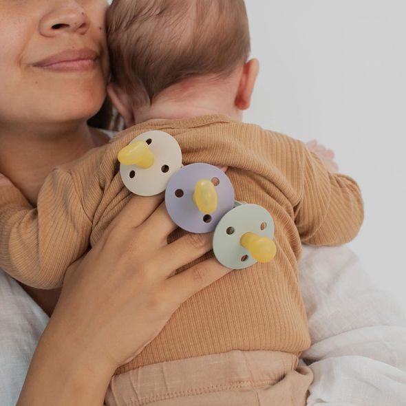 BIBS COLOUR ANATOMICKÉ DUDLÍKY Z PŘÍRODNÍHO KAUČUKU 2KS VEL.1 - ŠIDÍTKA A DOPLŇKY - KRMENÍ