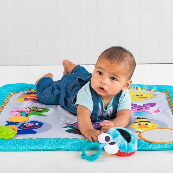 BRIGHT STARTS DEKA NA HRANÍ SESAME STREEET FRIENDS 0M+ - HRACÍ DEKY - PRO DĚTI