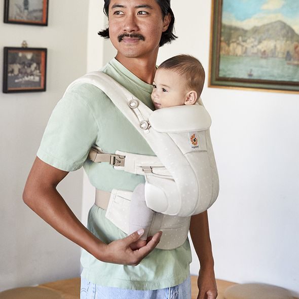 ERGOBABY OMNI DREAM - NATURAL DOTS - ERGONOMICKÁ NOSÍTKA - NOŠENÍ & SPORT