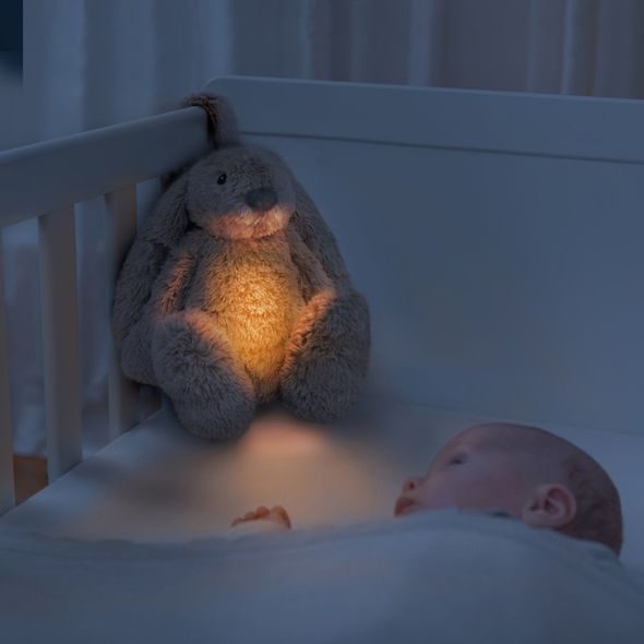 ZAZU KRÁLÍČEK RO BÉŽOVÝ - ŠUMÍCÍ ZVÍŘÁTKO S NOČNÍM SVĚTLEM A USB NABÍJENÍM - USÍNÁČCI ŠUMÍCÍ / S TLUKOTEM - PRO DĚTI