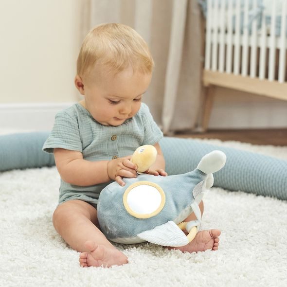 NATTOU VELRYBA PLYŠOVÁ S 8 AKTIVITAMI SALLY 32 CM ROMEO, JULES & SALLY - AKTIVNÍ HRAČKY - PRO DĚTI