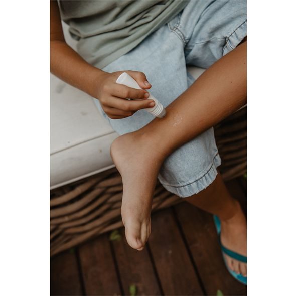 SUAVINEX TYČINKA ROLL-ON PO KOUSNUTÍ KOMÁREM 15 ML - OCHRANA PROTI HMYZU - KOUPÁNÍ A ZDRAVÍ