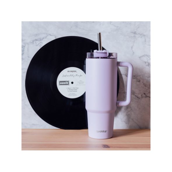 QUOKKA NEREZOVÝ TERMOHRNEK S BRČKEM STREAM PURPLE 950 ML - TERMOOBALY A TERMOSKY - KRMENÍ
