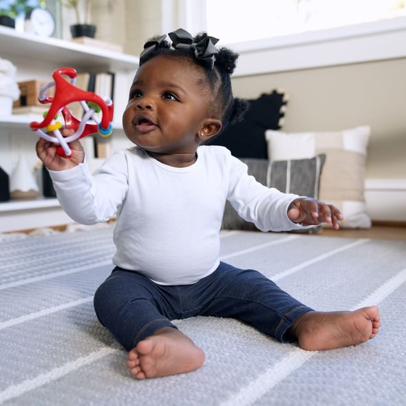 BABY EINSTEIN HRAČKA MÍČEK SENZORICKÝ SLIDE & SWIRL™ 0M+ - SENZORICKÉ HRAČKY - PRO DĚTI