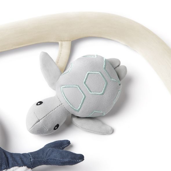 ERGOBABY EVOLVE HRAČKA NA LEHÁTKO - OCEAN WONDERS CREAM - HRAZDIČKY - PRO DĚTI