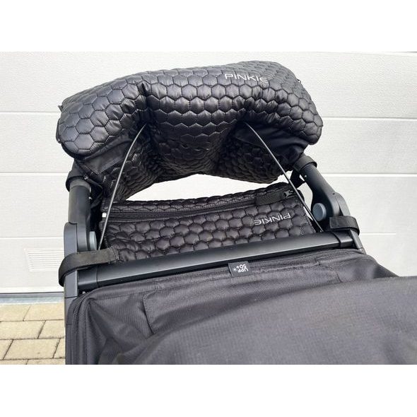 PINKIE RUKÁVNÍK ZIG ZAG NA THULE - RUKÁVNÍKY NA KOČÁREK - KOČÁRKY A PŘÍSLUŠENSTVÍ