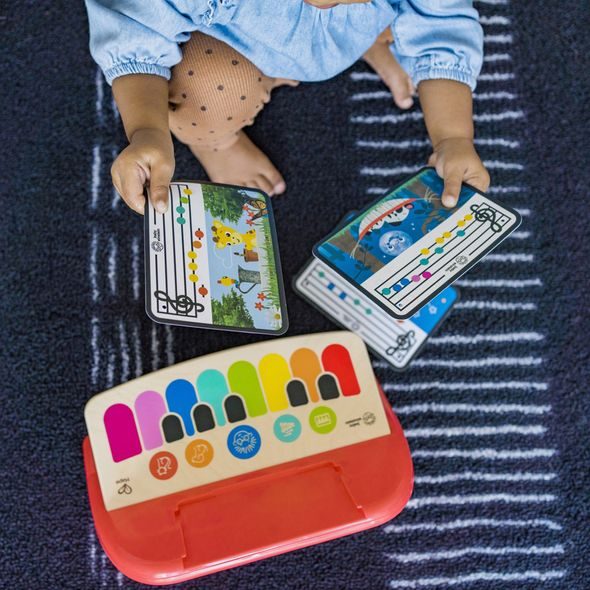 BABY EINSTEIN HRAČKA DŘEVĚNÁ HUDEBNÍ KLAVÍR CAL'S FIRST MELODIES MAGIC TOUCH HAPE 6M+ - HUDEBNÍ - PRO DĚTI