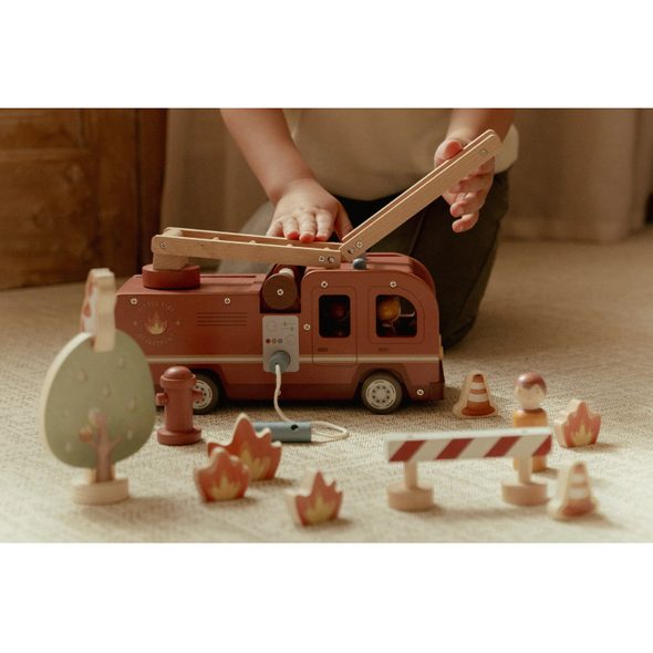 LITTLE DUTCH HASIČSKÝ NÁKLAĎÁK DŘEVĚNÝ - LITTLE DUTCH - PRO DĚTI