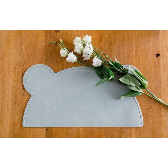 KINDSGUT SILIKONOVÁ PODLOŽKA MEDVÍDEK TMAVĚ ŠEDÁ - MISKY, TALÍŘKY A PODLOŽKY - KRMENÍ