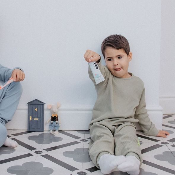 SUAVINEX DĚTSKÁ ZUBNÍ PASTA BABY/KIDS S JAHODOVOU PŘÍCHUTÍ - ZUBNÍ KARTÁČKY A PASTY - KOUPÁNÍ A ZDRAVÍ