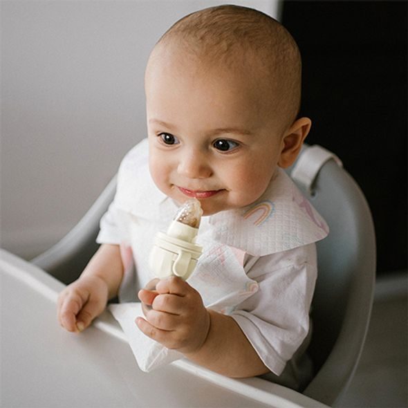 BABYONO KOUSÁTKO NA PODÁVÁNÍ JÍDLA DINO BÉŽOVÁ 6M+ - KOUSÁTKA - PRO DĚTI