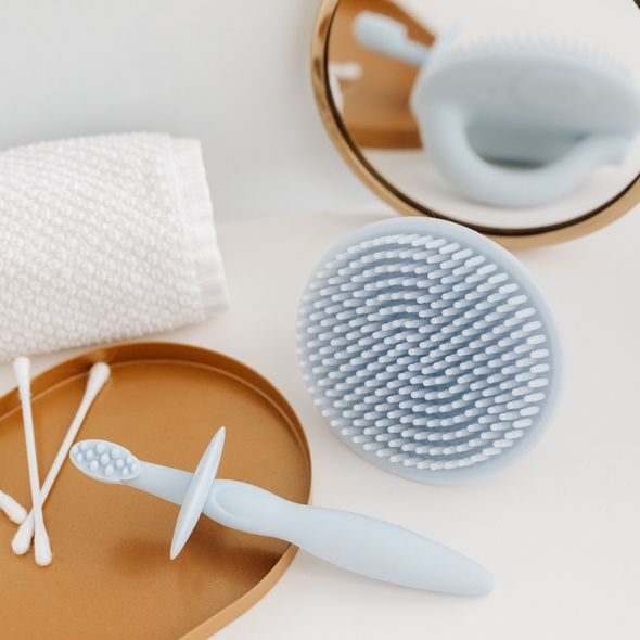 CANPOL BABIES SILIKONOVÝ KOUPELOVÝ KARTÁČ MODRÝ - HŘEBÍNKY A KARTÁČKY - KOUPÁNÍ A ZDRAVÍ