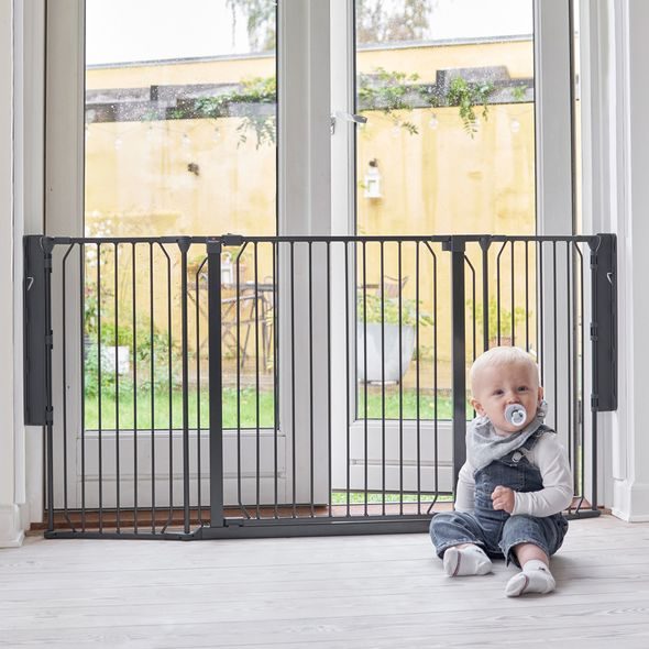 BABY DAN UNIVERZÁLNÍ PROSTOROVÁ ZÁBRANA BABYDAN CARL WIDE, ČERNÁ - OHRÁDKY - KOUPÁNÍ A ZDRAVÍ