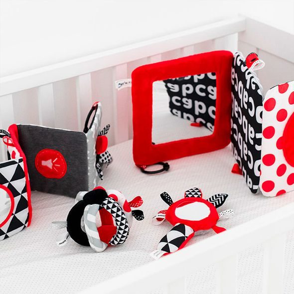 CANPOL BABIES KONTRASTNÍ PÍSKACÍ ČINKA SE ZRCÁTKEM SENSORY - MALÉ HRAČKY DO RUČIČKY - PRO DĚTI