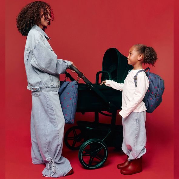 STUDIO NOOS DENIM DIAPER BAG - PŘEBALOVACÍ TAŠKA | DARK BLUE RED HEARTS - PŘEBALOVACÍ TAŠKY - KOČÁRKY A PŘÍSLUŠENSTVÍ