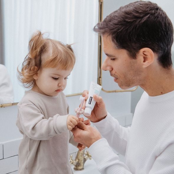 SUAVINEX SADA PRO ÚSTNÍ HYGIENU - ZUBNÍ KARTÁČKY A PASTY - KOUPÁNÍ A ZDRAVÍ