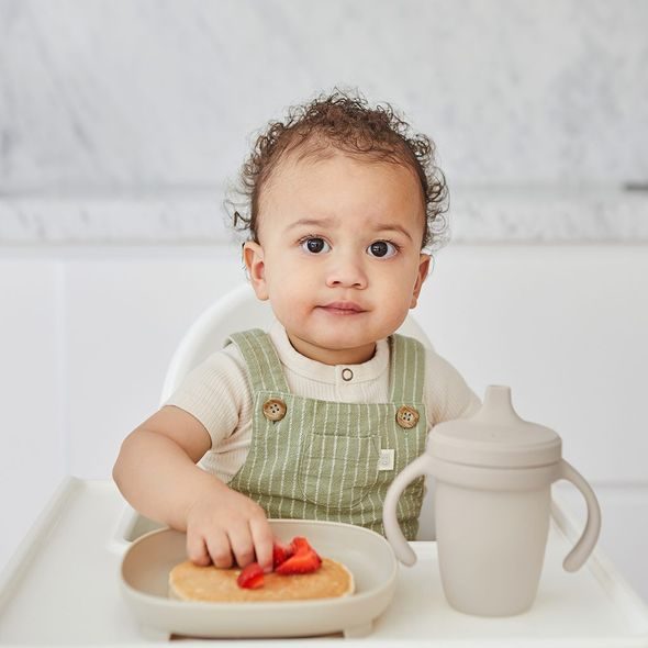 B.BOX SILIKONOVÝ HRNEČEK S PÍTKEM 240 ML - BÉŽOVÝ - DĚTSKÉ HRNEČKY - KRMENÍ