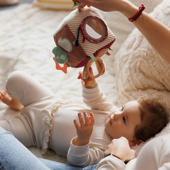 BABYONO KOSTKA SENSORICKÁ RABBIT KARO 0M+ - SENZORICKÉ HRAČKY - PRO DĚTI