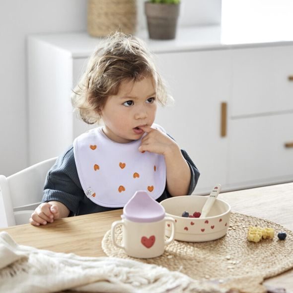 LÄSSIG SIPPY CUP PP/CELLULOSE HAPPY RASCALS HEART LAVENDER - DĚTSKÉ HRNEČKY - KRMENÍ