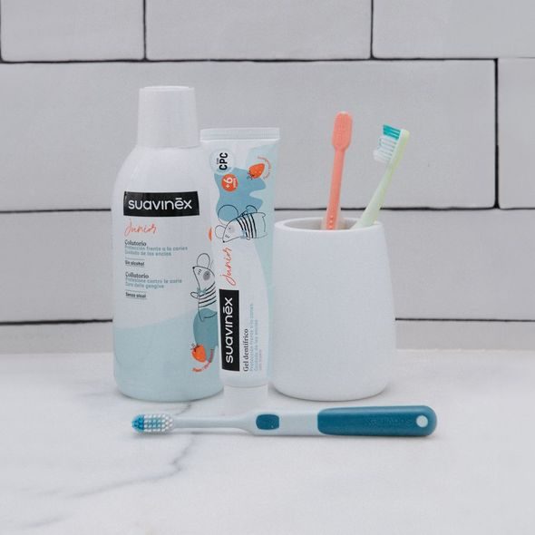 SUAVINEX SUAVINEX | DĚTSKÁ ÚSTNÍ VODA S PŘÍCHUTÍ JAHODY – 500 ML - ZUBNÍ KARTÁČKY A PASTY - KOUPÁNÍ A ZDRAVÍ