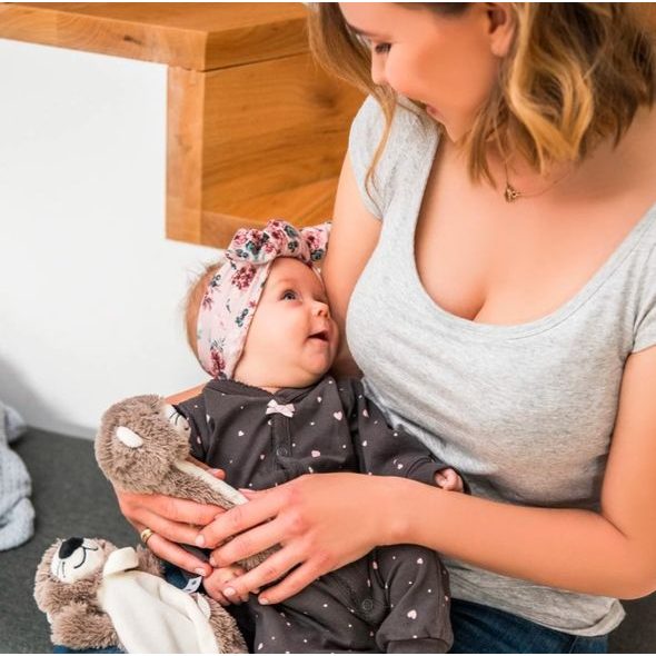 BABYONO HRAČKA PÍSKACÍ S KOUSÁTKEM VYDRA MAGGIE 3M+ - MALÉ HRAČKY DO RUČIČKY - PRO DĚTI