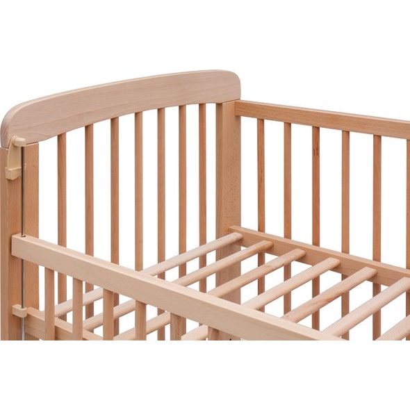 SCARLETT DĚTSKÁ POSTÝLKA SE STAHOVACÍM BOKEM MÍŠA (BUK) PŘÍRODNÍ 120X60CM - DŘEVĚNÉ POSTÝLKY - SPINKÁNÍ