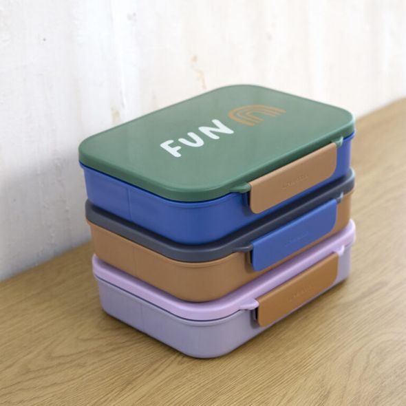 LÄSSIG KIDS LUNCHBOX BENTO LITTLE GANG RAINBOW GREEN - KRABIČKY NA SVAČINU - KRMENÍ