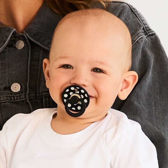 BIBS STUDIO COLOUR POLKA ANATOMICKÉ DUDLÍKY Z PŘÍRODNÍHO KAUČUKU 2KS - VELIKOST 2 - ŠIDÍTKA A DOPLŇKY - KRMENÍ