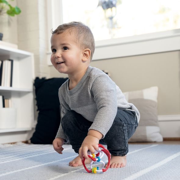 BABY EINSTEIN HRAČKA MÍČEK SENZORICKÝ SLIDE & SWIRL™ 0M+ - SENZORICKÉ HRAČKY - PRO DĚTI