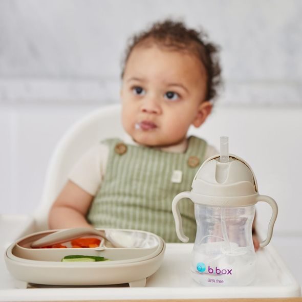 B.BOX HRNEČEK S BRČKEM - BÉŽOVÝ 240 ML - DĚTSKÉ HRNEČKY - KRMENÍ