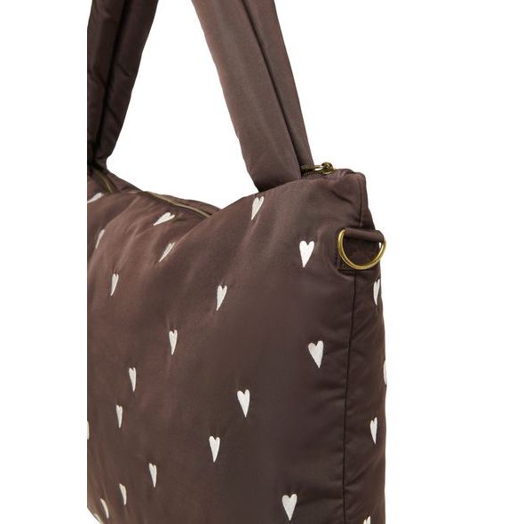 STUDIO NOOS PUFFY DIAPER BAG PŘEBALOVACÍ TAŠKA BROWN HEARTS - ORGANIZÉRY A KOŠÍKY - KOČÁRKY A PŘÍSLUŠENSTVÍ