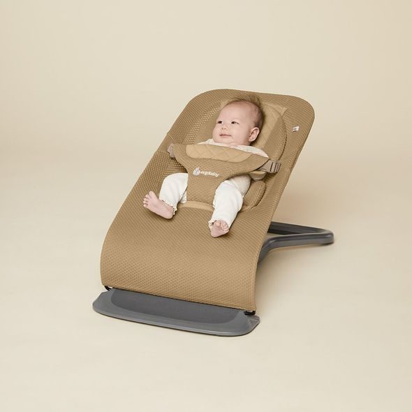 ERGOBABY ERGOBABY L EVOLVE LEHÁTKO - CAMEL - LEHÁTKA A HOUPADLA - SPINKÁNÍ