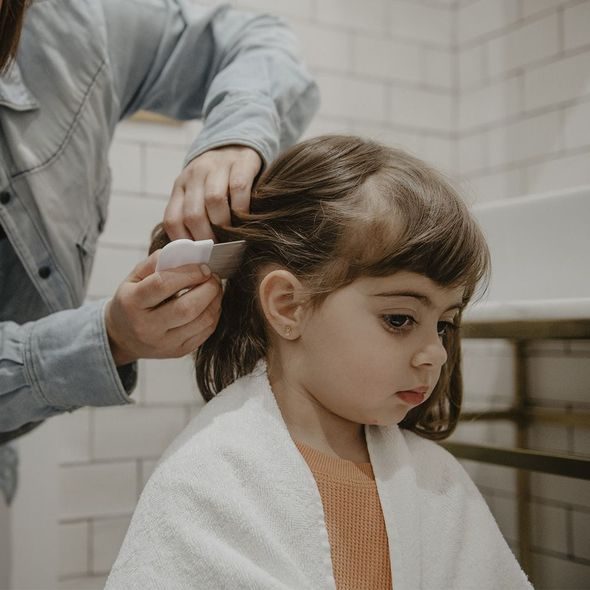 SUAVINEX SUAVINEX | TEA TREE PROTECT PROTI VŠÍM OCHRANNÝ SPREJ 250ML - ŠAMPONY A KOSMETIKA - KOUPÁNÍ A ZDRAVÍ