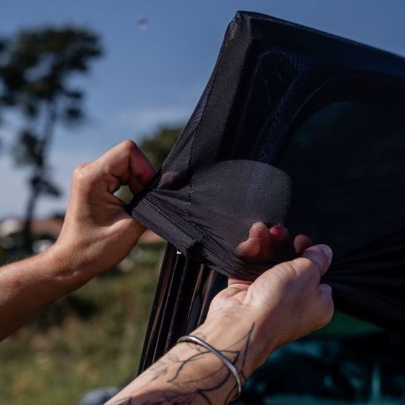 EZIMOOV NAVLÉKACÍ SLUNEČNÍ CLONA EZI SUN SOCKS 2KS - SLUNEČNÍ ROLETY A CLONY - AUTOSEDAČKY A PŘÍSLUŠENSTVÍ