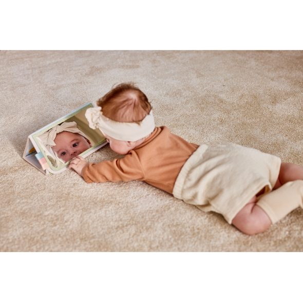 TINY LOVE KNÍŽKA S AKTIVITAMI PRO HRU NA BŘÍŠKU FARMERS FUNDAY - HRA NA BŘÍŠKU - PRO DĚTI